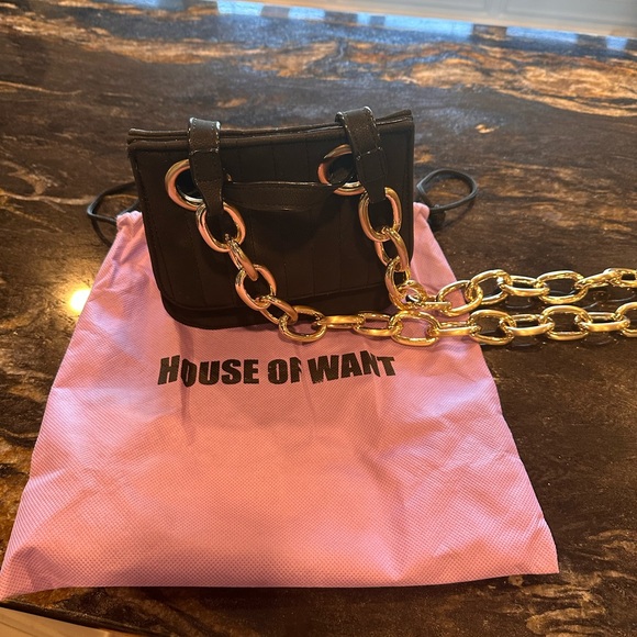 HOUSE OF WANT Vegan Suede Quilted Leather Fold over Bag w Gold Chain Strap - Picture 3 of 4